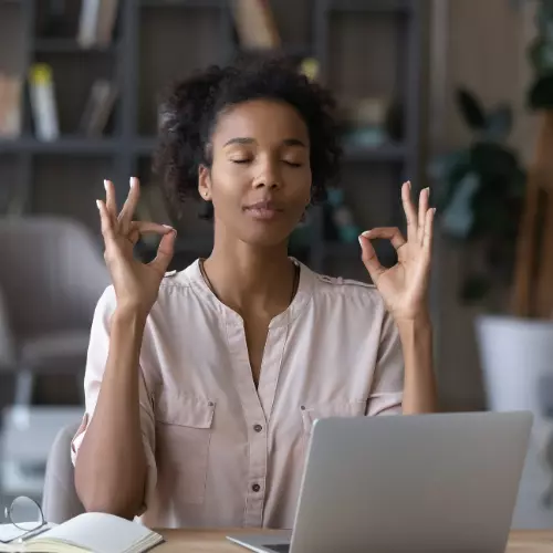 Invista em estratégias para reduzir o estresse e aumentar a felicidade no trabalho, saiba como, conforme a ciência. Invista em estratégias para reduzir o estresse e aumentar a felicidade no trabalho, saiba como, conforme a ciência.